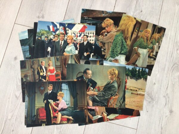 Jeu de photos d'exploitation originales de cinéma Une parisienne