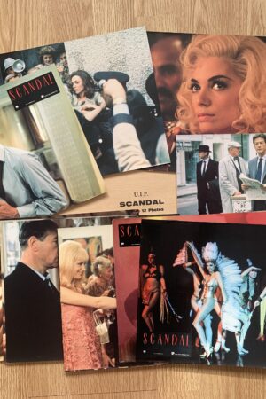 Jeu de photos d'exploitation originales de cinéma Scandal